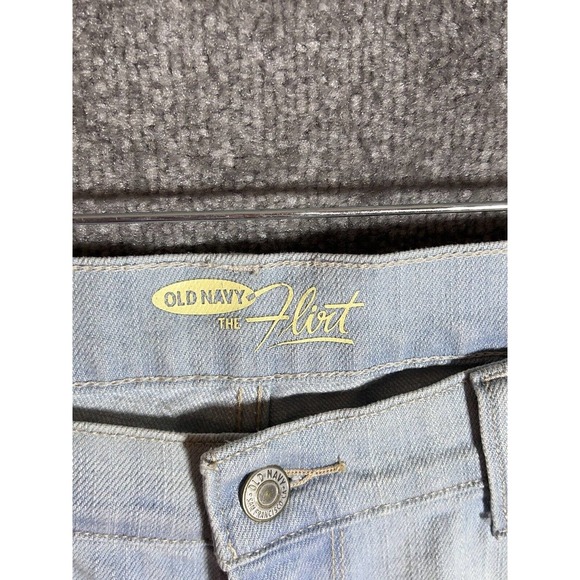 Old Navy The Flirt Cuffed Bermuda Jean Shorts Womens Size 8 Light Wash Blue - Picture 3 of 15